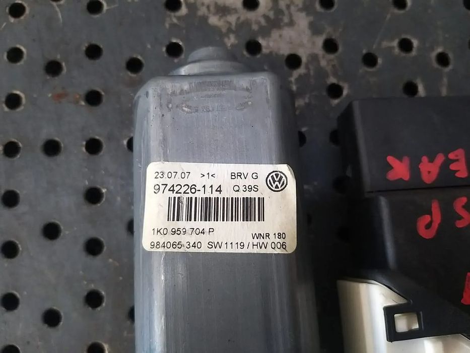 Motoras macara usa dreapta spate vw passat b6 3c 974226114 1k0959704p 984065340 960092100 973622106