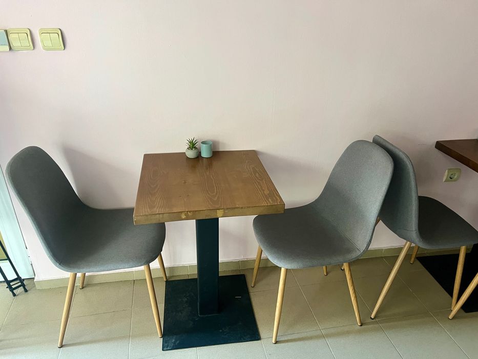 Маси от естествена дървесина и столове