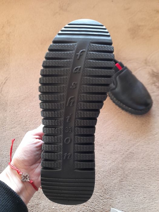 Чисто нови дамски обувки,номер 36