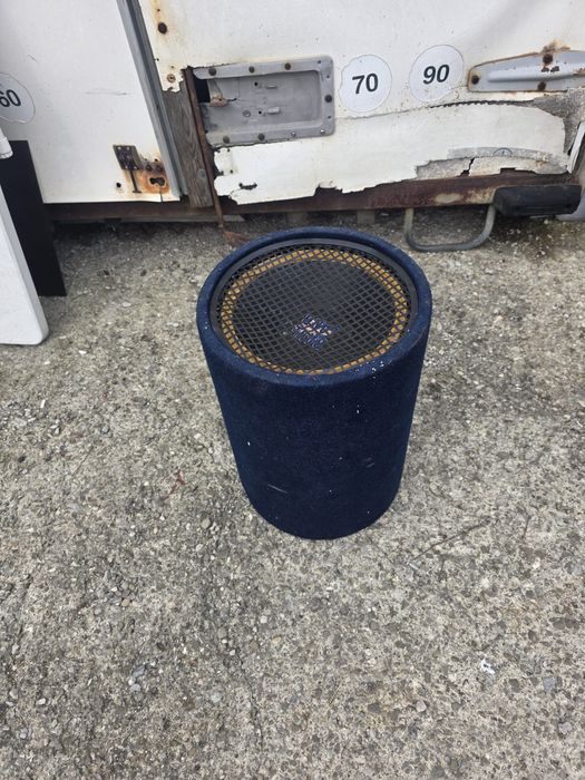 Vand subwoofer auto