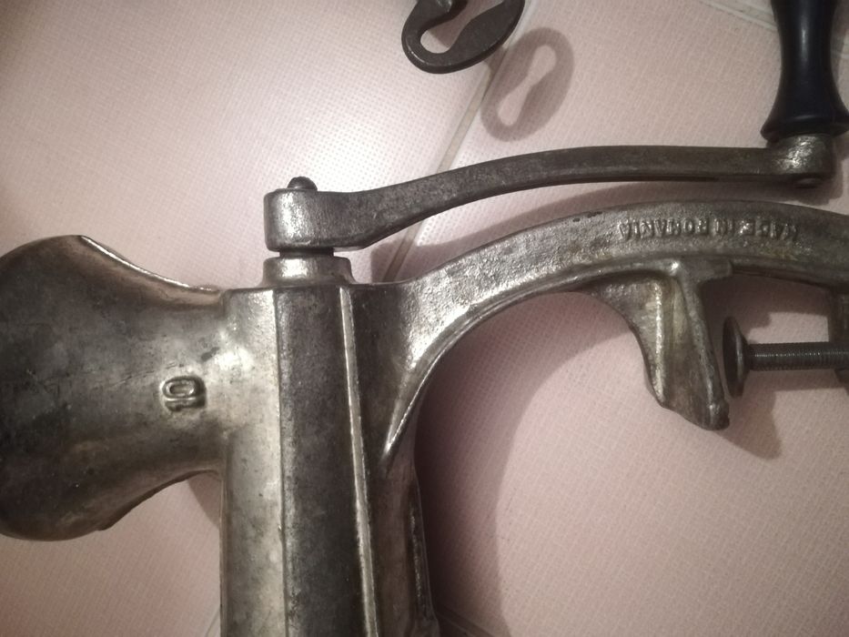 Ръчни месомелачки