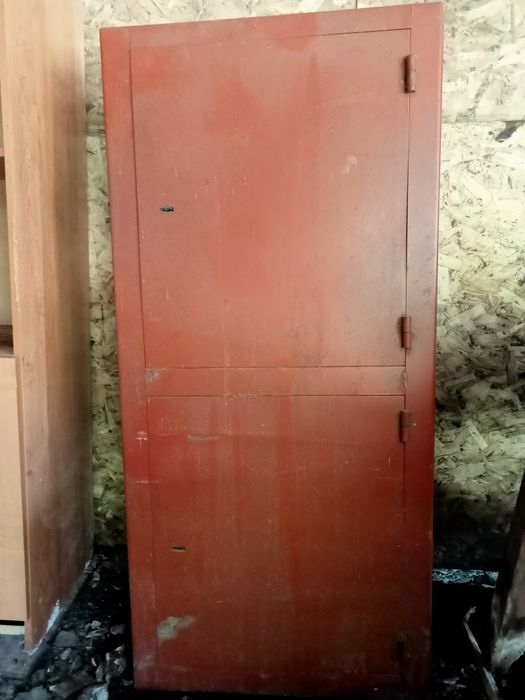 Продам сейф металлический