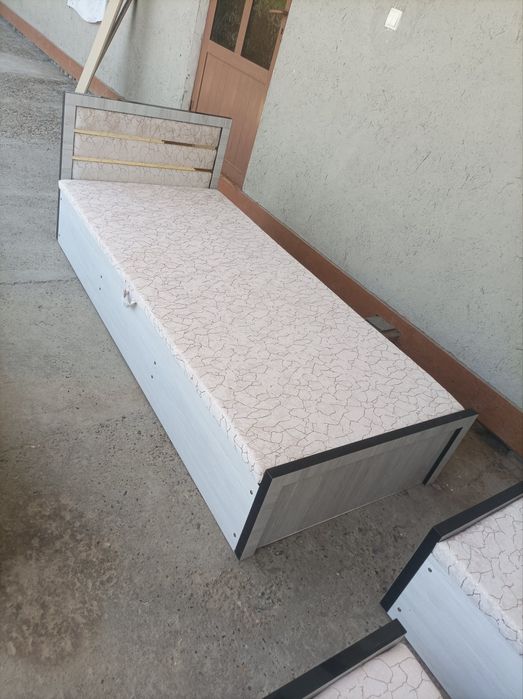 Бир кишилик крават