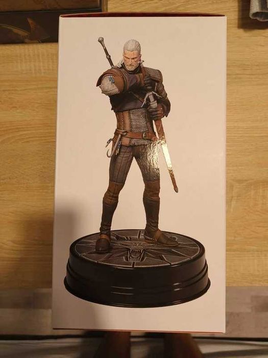Geralt Hearts of stone figurine Witcher 3 Dark horse