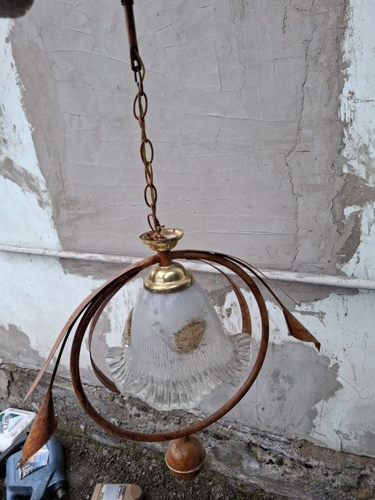 Продам люстру один плафон