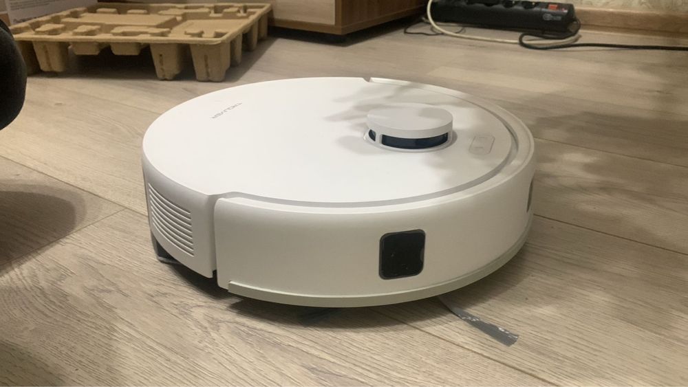 Продаю робот пылесос