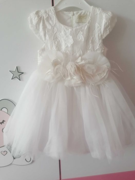 Бяла рокля и обувки за момиче
