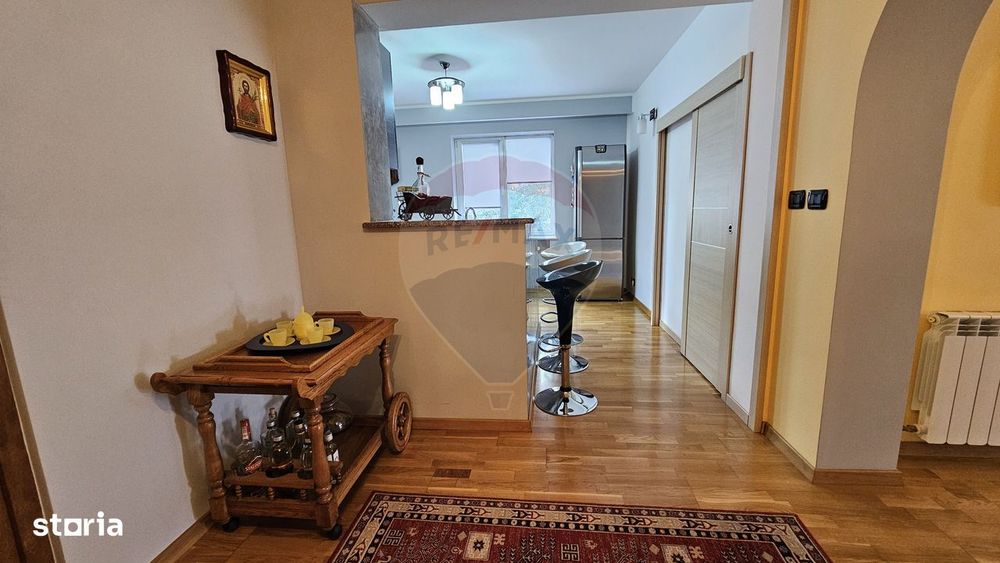 Casă / Vilă de lux cu 8 camere de vânzare in Obcini, Suceava