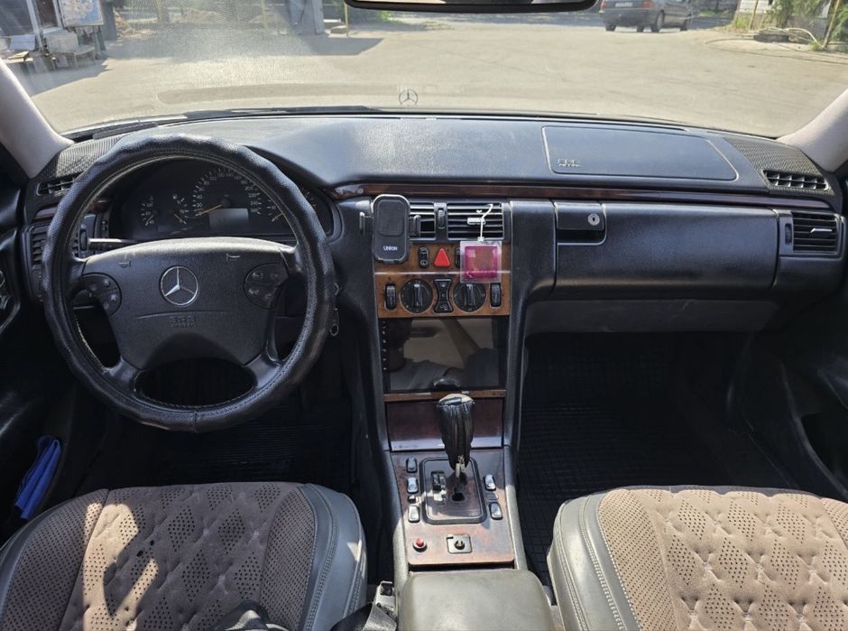 Mercedes - Benz E320 3.2