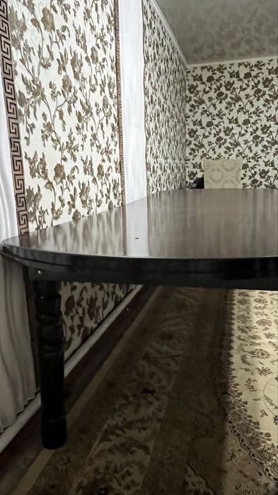 Продам стол со стульями (комплект)