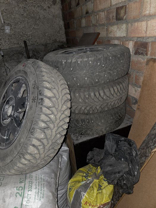 Продам комплект зима шипы 85тыс