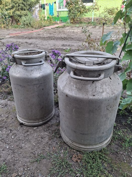 Фляги   ,и стеклянный бутыль