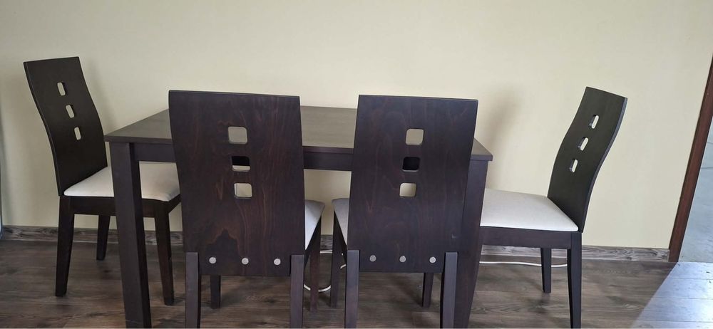 Маса с 4 стола …..