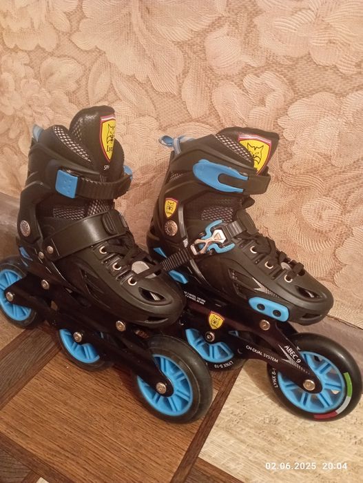 Скоростные роликовые коньки.
