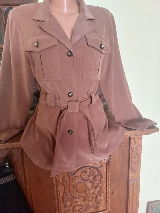 Jacheta  noua, cafenie, model sport elegant foarte chic, tip army