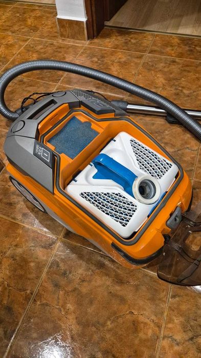 Aspirator cu filtru de apa