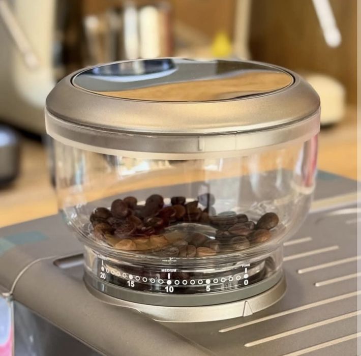 Кофемашина Японского брэнда "Mebashi 2073" — со встроенным кофемолом