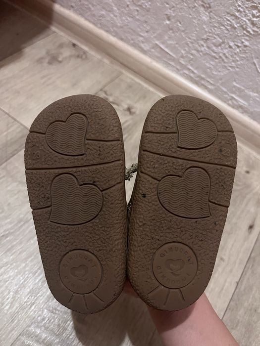 Продам б/у детскую обувь