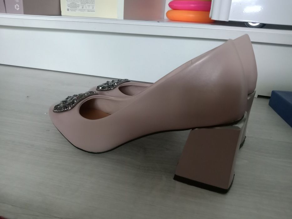 Продам туфли и босоножки