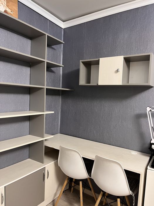 Стенка с встроеным столом