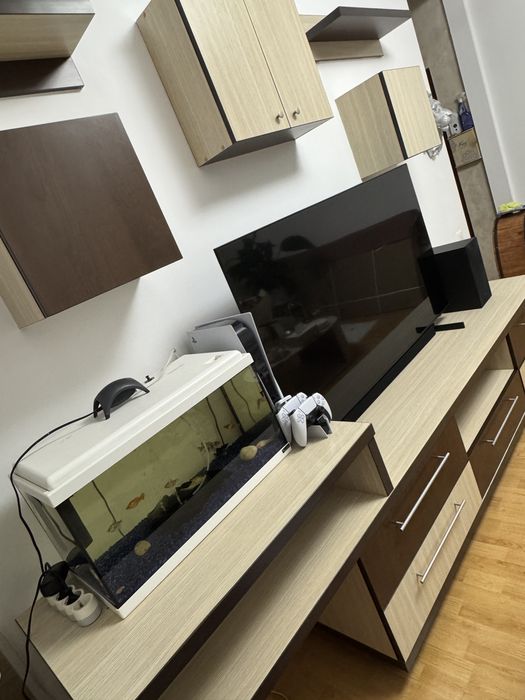 Vând mobilă living – set complet (comoda TV + corpuri suspendate)