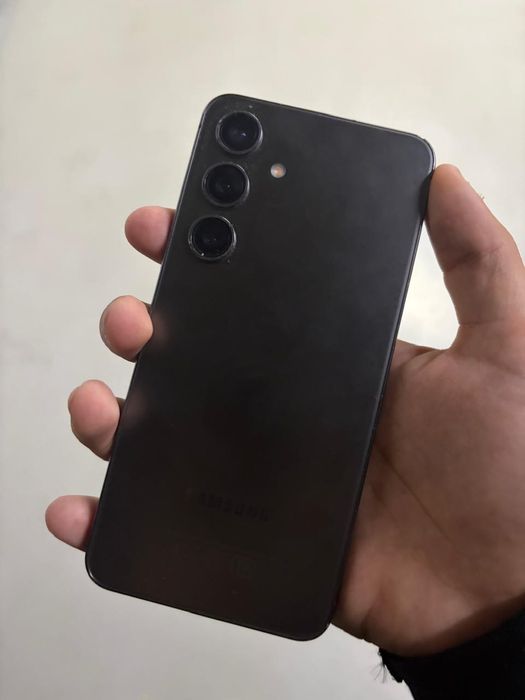 Продаю телефон S24