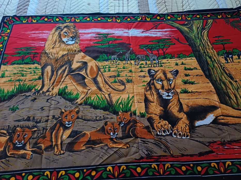 Много красиви  килимчета  на паун,ново