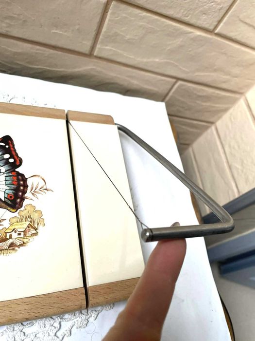 Красива дъска за сирена от Англия с пеперуда