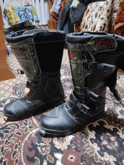 Продам Мотоботы.