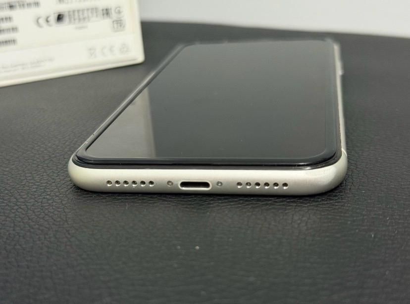 iPhone 11  128ГБ. емкость78