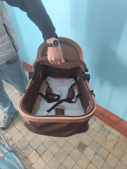 Продам коляску Авто-бот