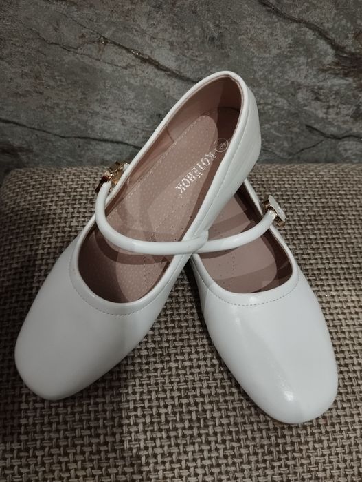 Продается обувь для девочек