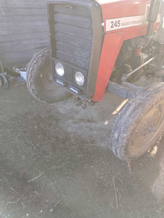 Massey Ferguson 245 cu utilaje