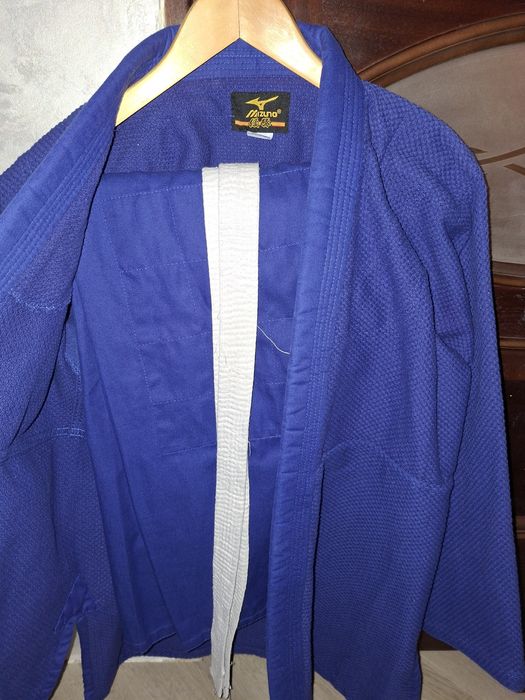 Кимоно штаны халат и белый пояс