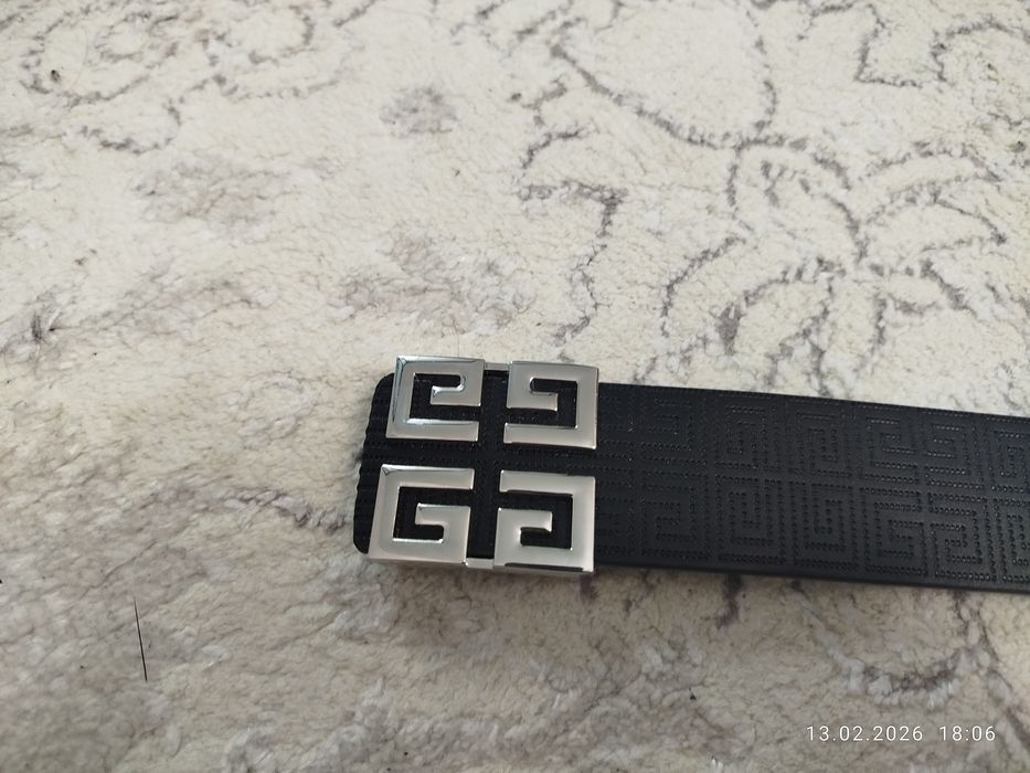 Продам ремень Givenchy новый.
