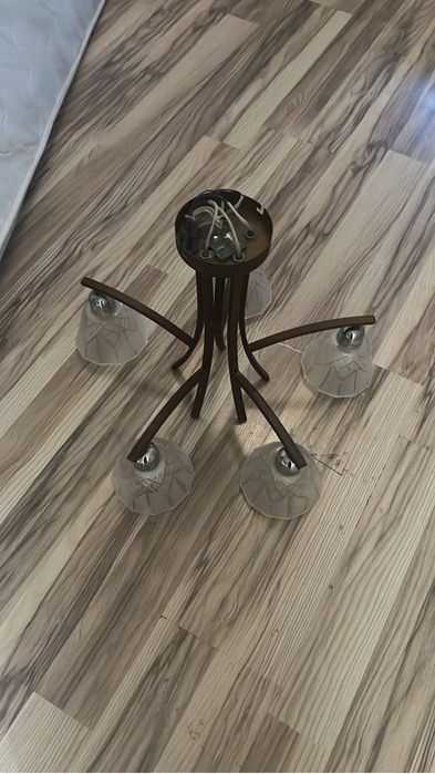 Отдам люстру, 5 рожковая