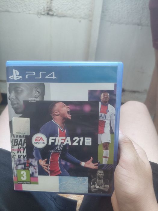 Продавам FiFa 21