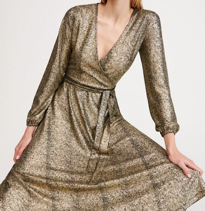 Продам новое платье.