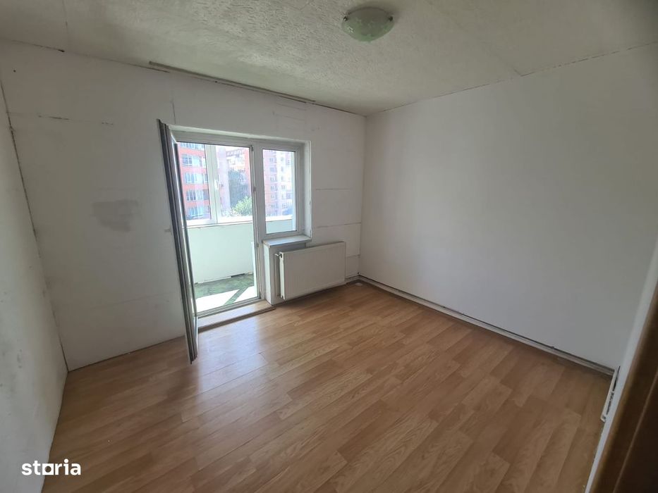 Cartierul Scriitorilor-strada Zizinului,2 balcoane,decomandat.