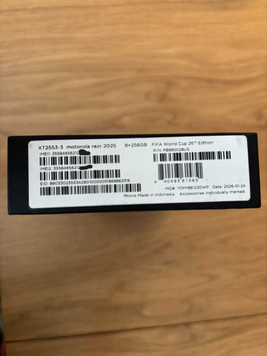 Телефон Motorola Razr 2025