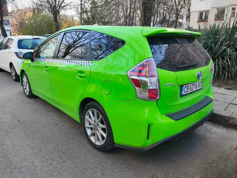 Такси под Аренда към Taxi Me,Toyota Prius+,7 Местен,Хибрид плюс Газ-68лв/35 евро на ден