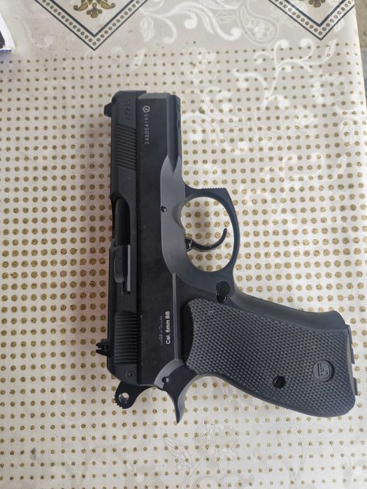 Pistol air soft , replică 1/1