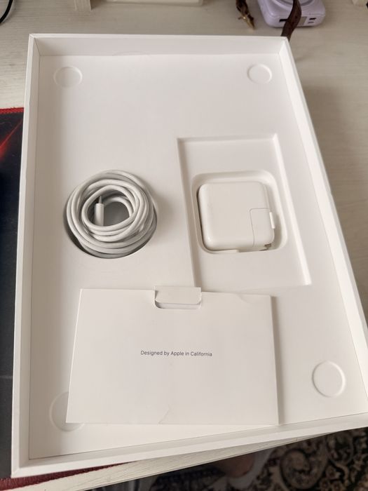 Продам Macbook air 2024