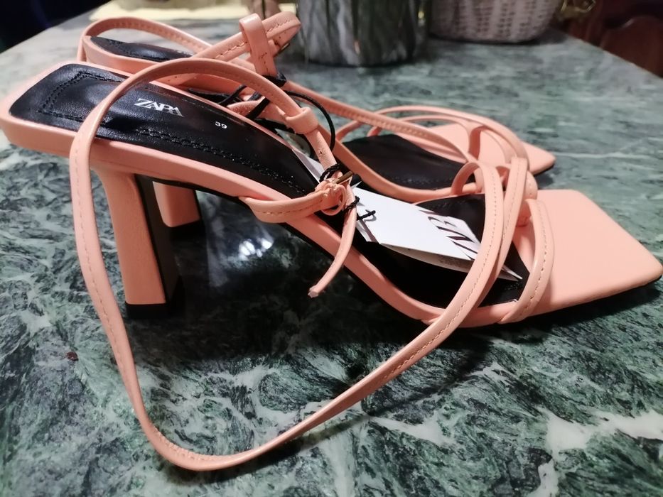 Vand sandale ZARA din piele naturala, marimea 39