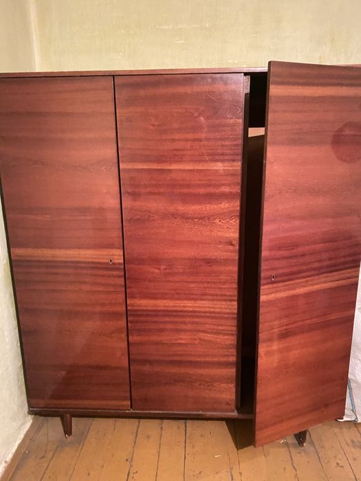 Продам шкаф и сервант