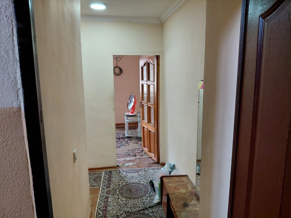 Срочна сотилади. 1/4/5. Фарход бозори . Ширин