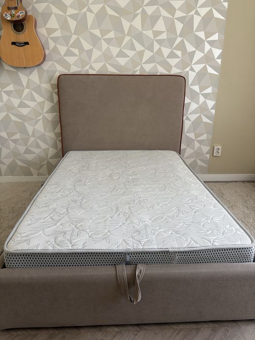 кровать односпальная с матрасом