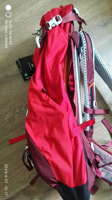 Osprey Stratos 34 Poinsettia Red
