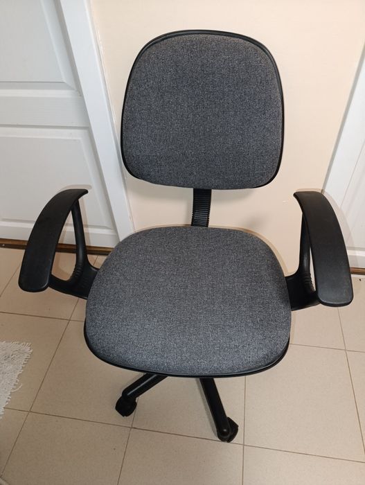 Чисто нов Office стол