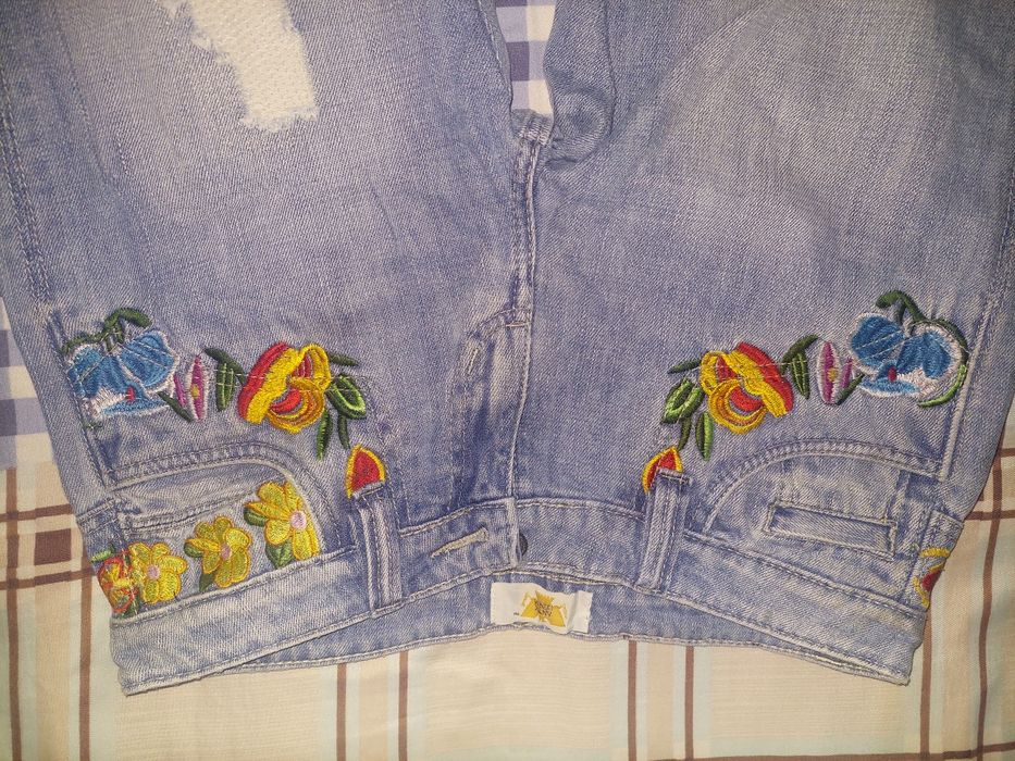 Сотилади .Хар бири 50 минг сумдан. Бошка эьлонларни хам куринг